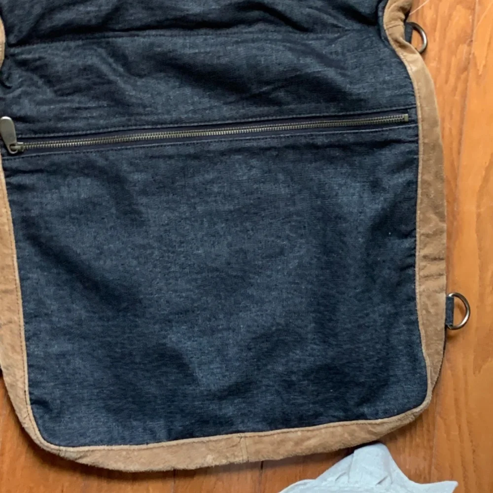 Wilsons Leather M. Julian Brown Suede Messenger Bag Laptop Briefcase Bookbag